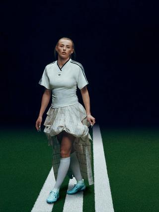 Chloe Kelly join adidas as F50 SPARKFUSION footballer. Photo via adidas.