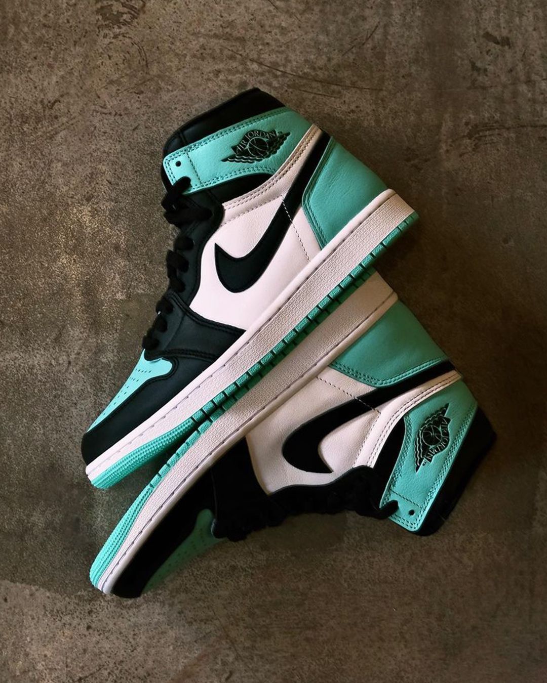 Official Images // Air Jordan 1 High OG “Green Glow” | House of Heat°