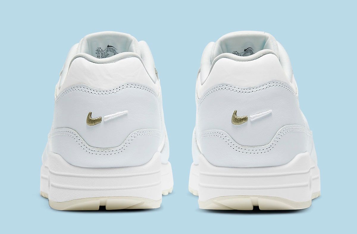 air max 1 summit white sage asparagus