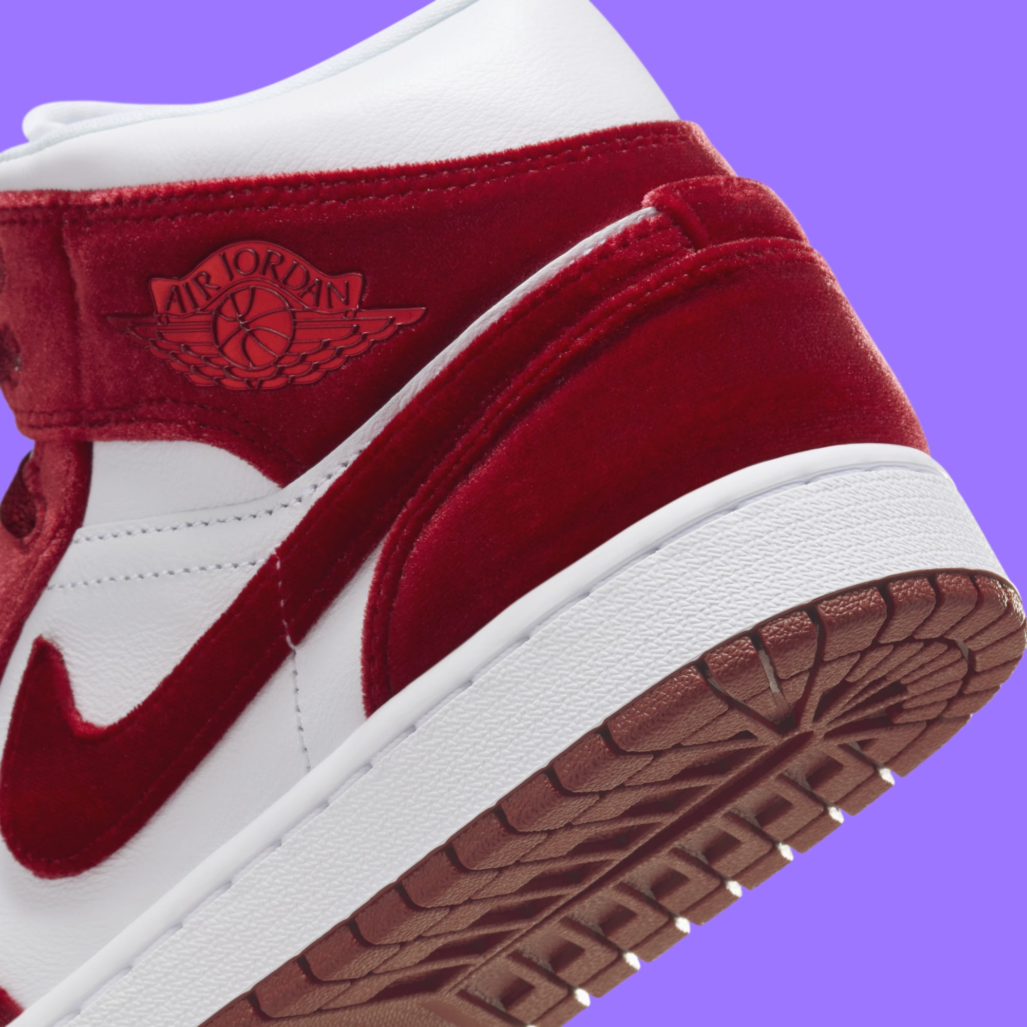 NIKE★WMNS AIR JORDAN 1 MID SE★RED VELVET s-l225.jpg