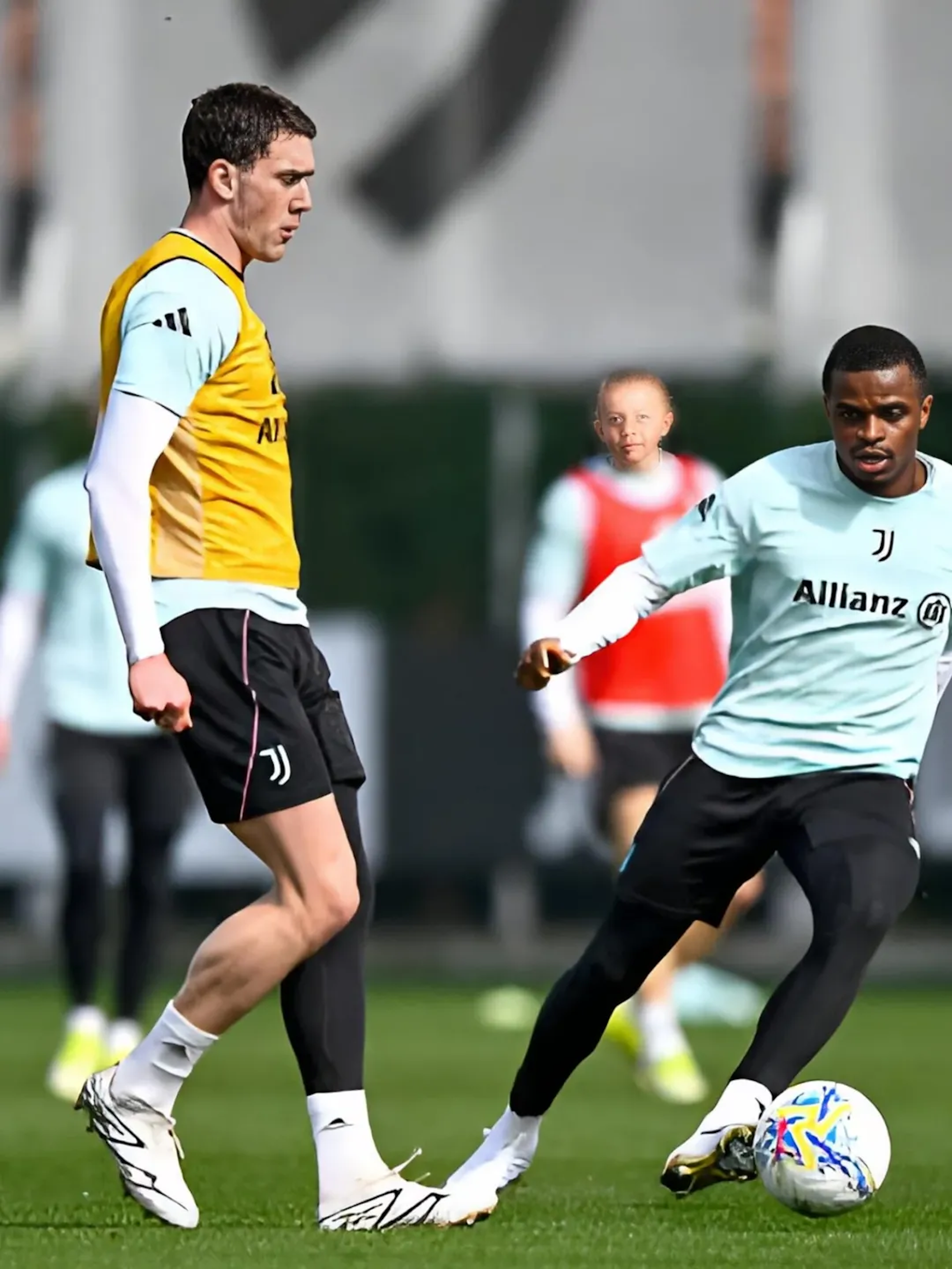 Dušan Vlahović wearing modern Reebok Sidewinder football boots prototype.