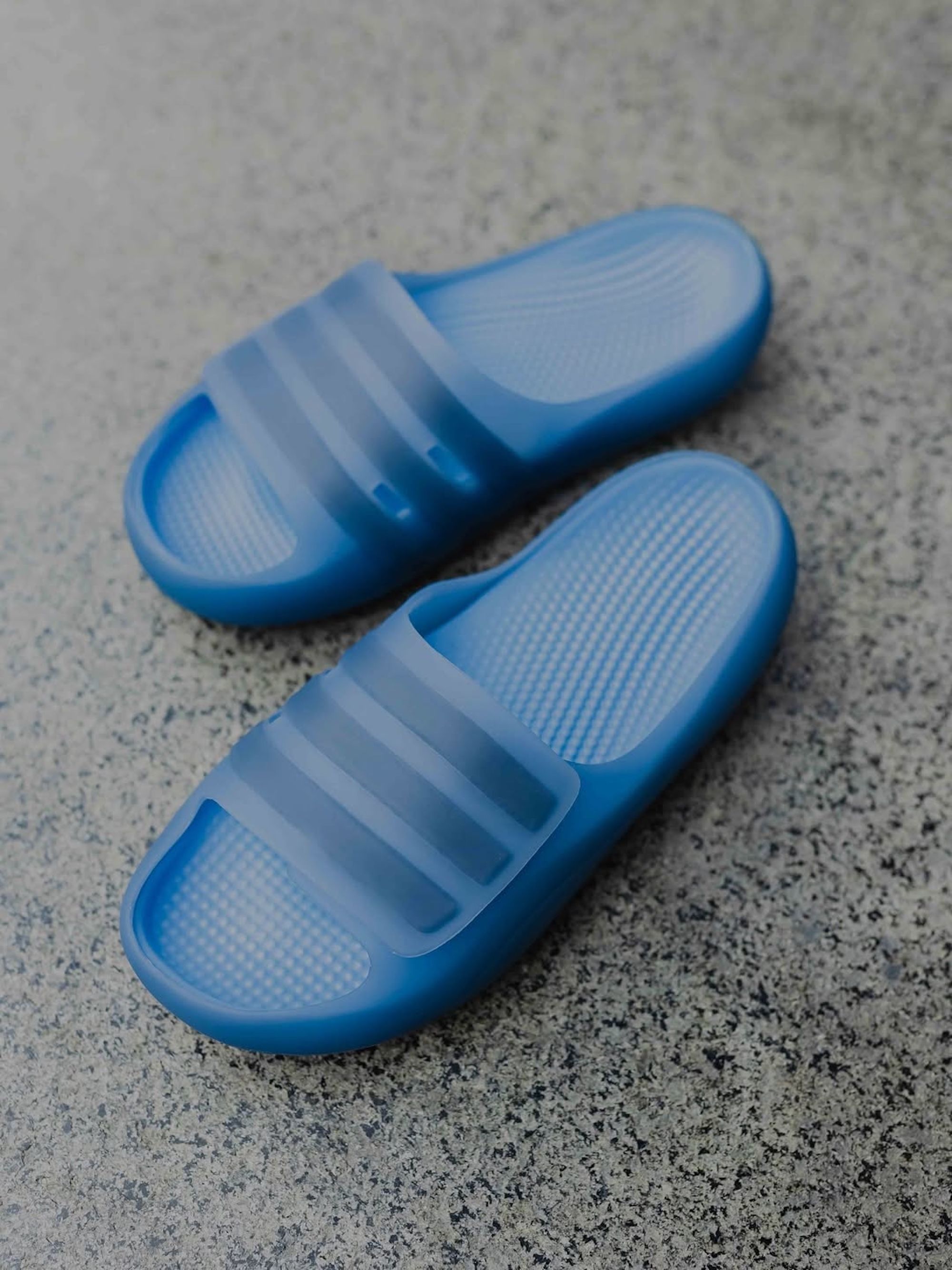 "Crew Blue" adidas Adislide. Photo via @lust.mexico on Instagram.