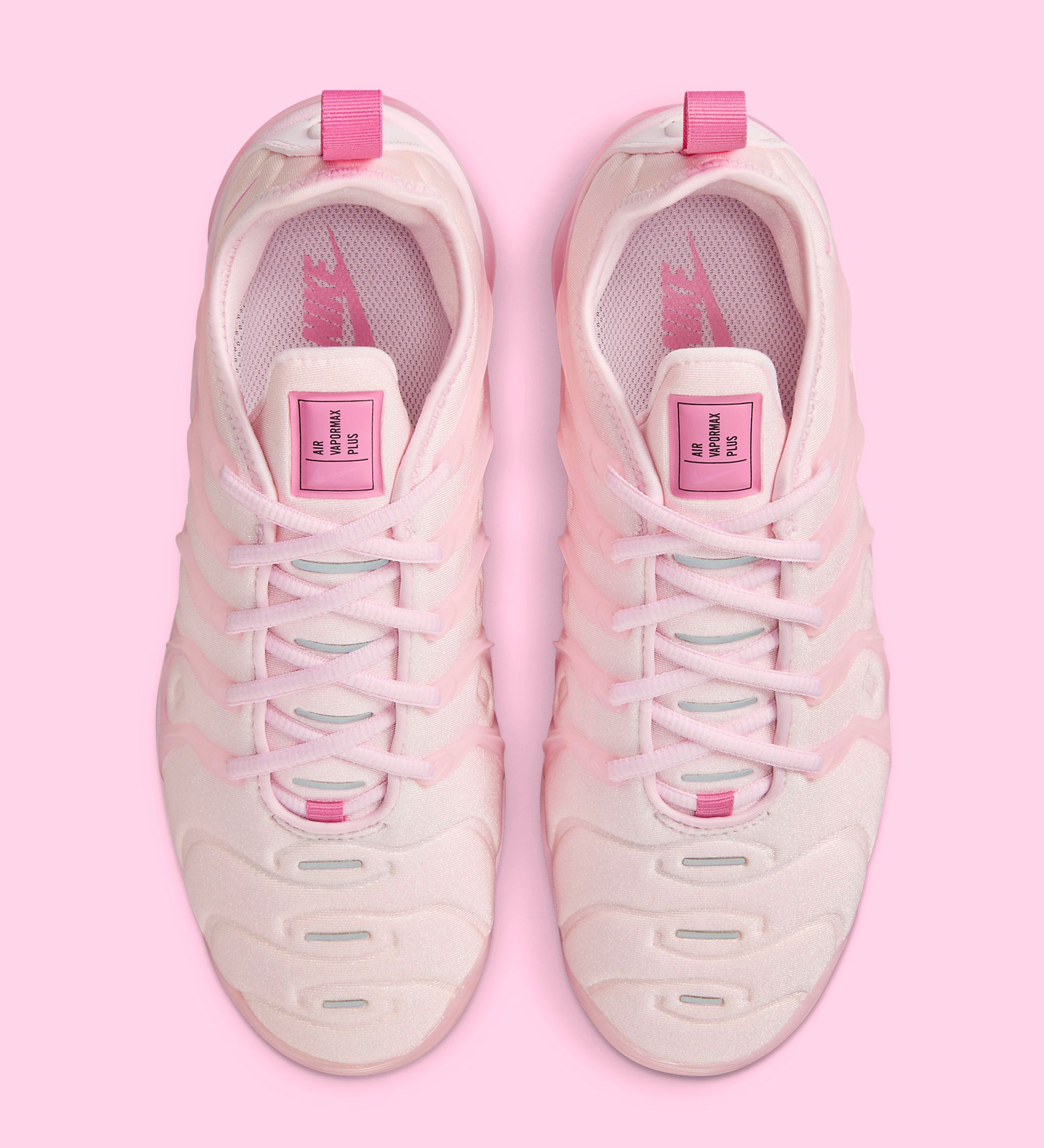 Baby pink vapormax plus sale