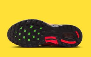 Outsole of Nike's Pegasus Wave in a "Black/Bright Crimson/Green Strike" color scheme.