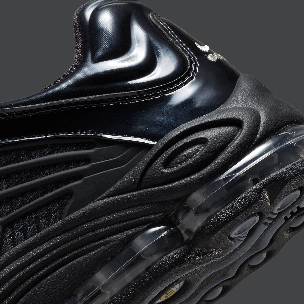 nike air tuned max triple black