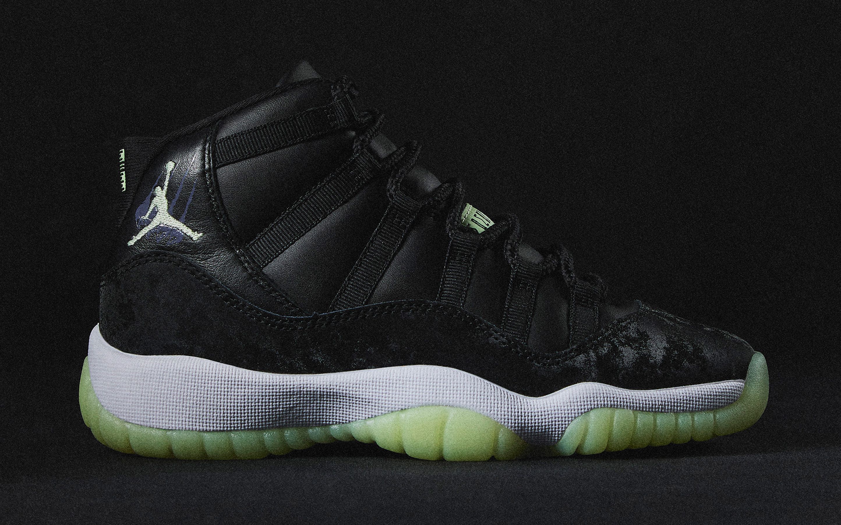 glow in the dark jordans