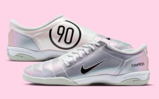 Nike Total 90 III "Iridescent" retro shoe in a "Off White/Light Silver/Black" color scheme.
