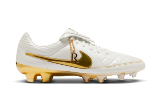 Ronaldinho x Nike Tiempo Legend FG “Touch of Gold” football boots.