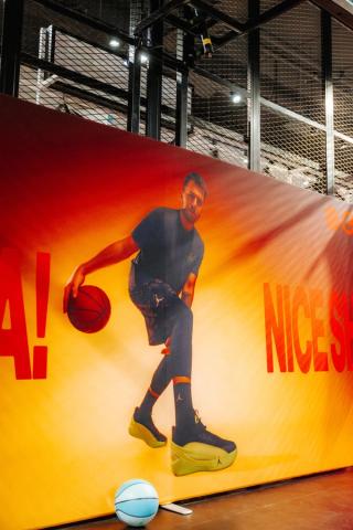 Luka Dončić stops by at Basketball Emotion in Madrid. Photo via Jordan Brand.