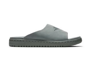 Women's Jordan Modero 1 Slide in a faded "Mica Green" color scheme.