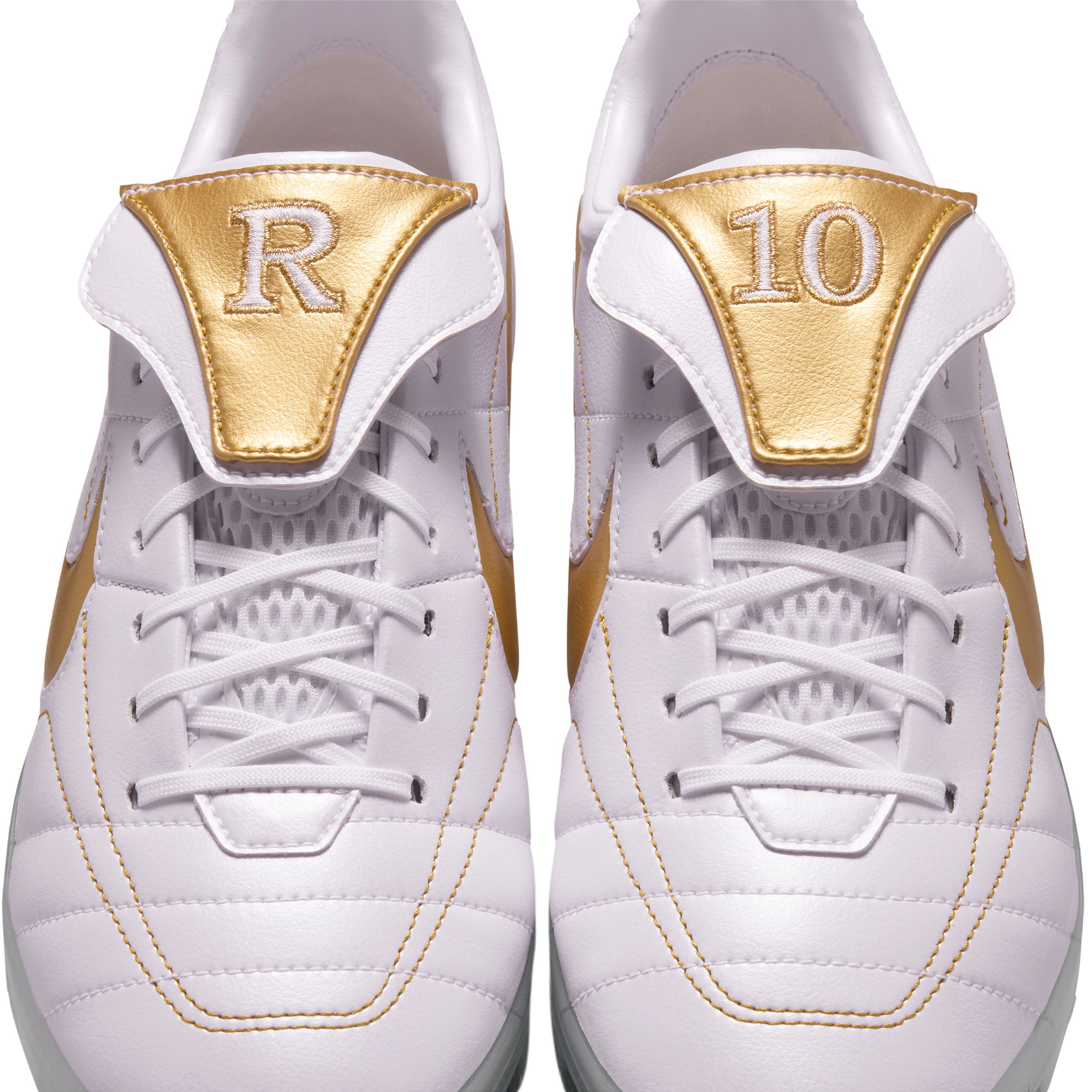 Ronaldinho’s Legendary Nike Tiempo Returns Through the Cryoshot Lens