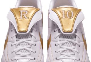 Ronaldinho’s Legendary Nike Tiempo Returns Through the Cryoshot Lens