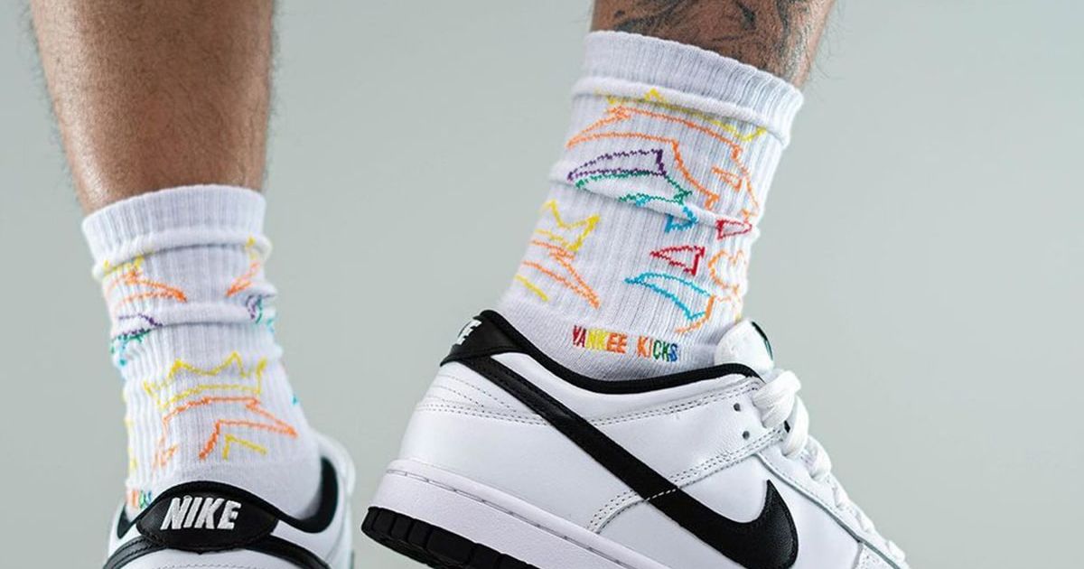 nike dunk black and white on feet