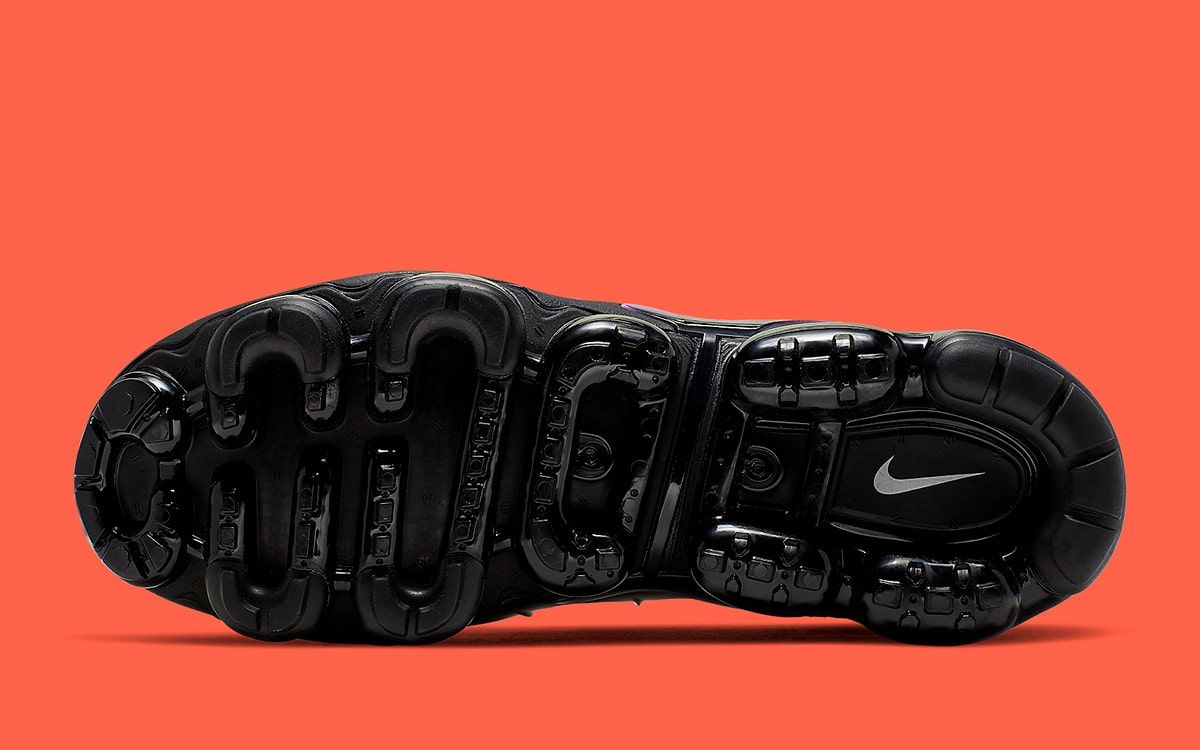 black vapormax plus with orange bottom