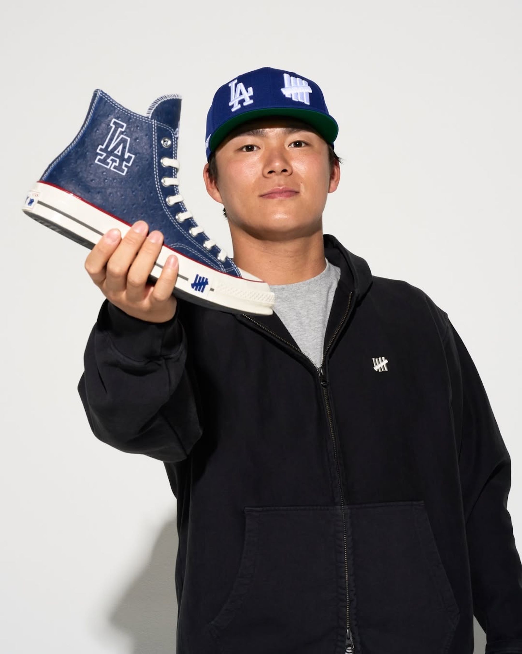 Yoshinobu Yamamoto (山本由伸) for UNDEFEATED's Los Angeles Dodgers Converse Chuck 70 collaboration.