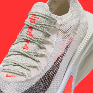 Men's Nike Alphafly 4 "Sea Glass/Laser Crimson" (SKU: IU4686-002). Photo via Nike.