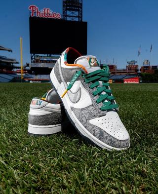 nike orange dunk low philly phanatic release date2