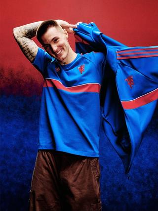 Benjamin Šeško for Manchester United 26/27 Away adidas Originals Capsule. Photo via Manchester United.