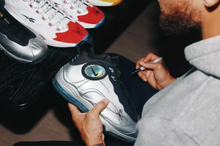 Stephen Curry signing Nike Total Foamposite Max. Photo via Sotheby's.