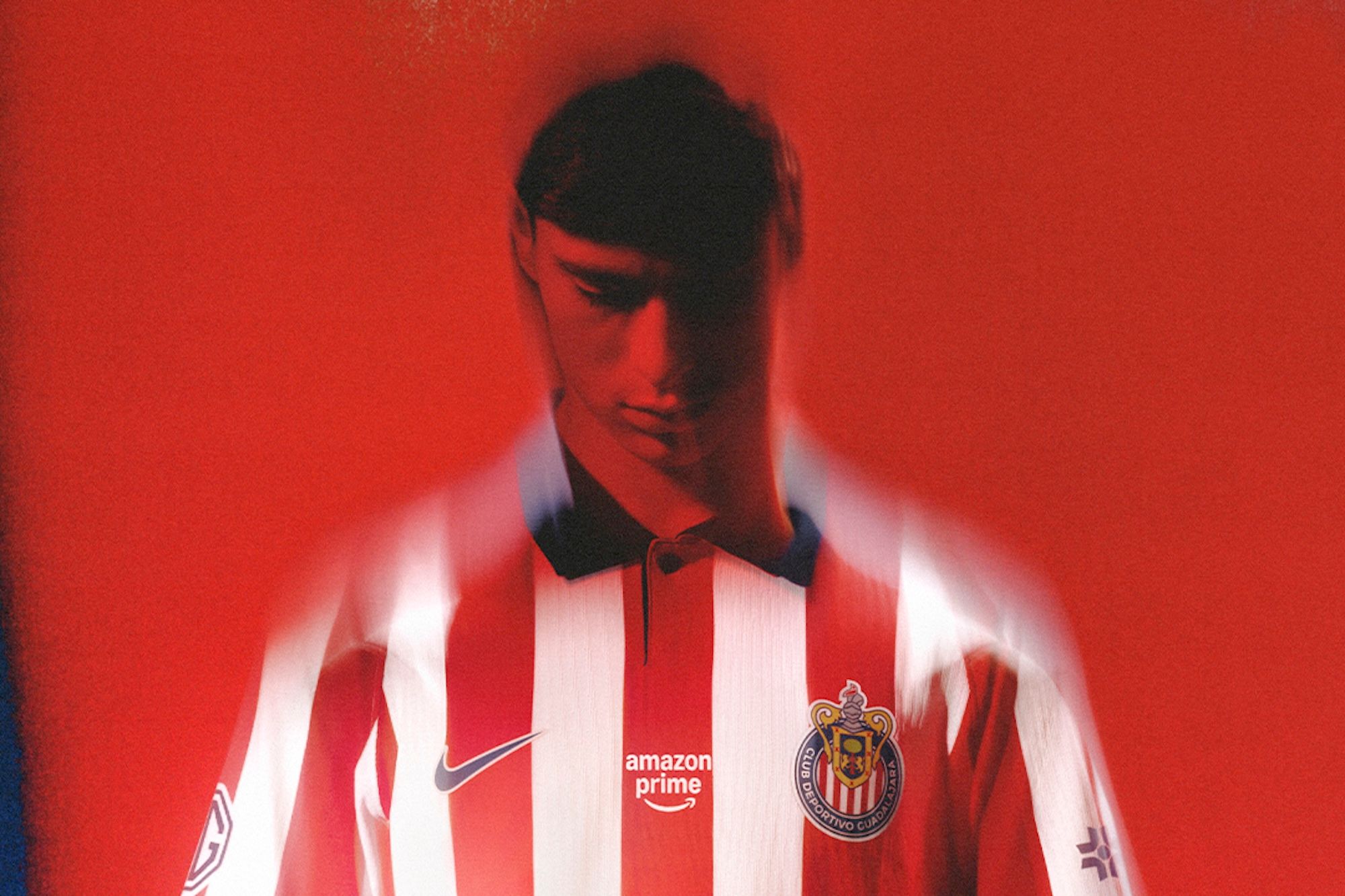 Armando "Hormiga" González wearing Chivas 26/27 Home Jersey. Photo via Nike.