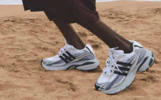Pharrell Williams x VIRGINIA Adistar Jellyfish in a "White/Grey" color scheme.