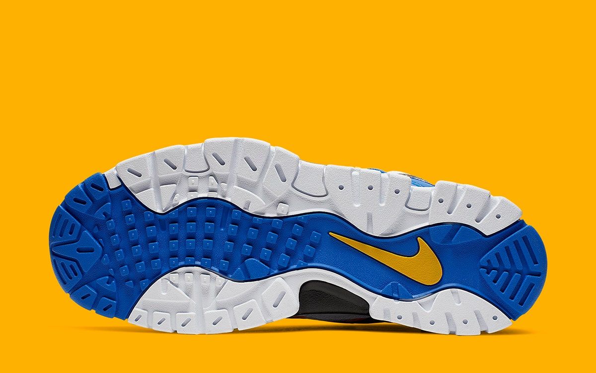 Available Now // Warriors Colors Wrap 1995's Nike Air Barrage