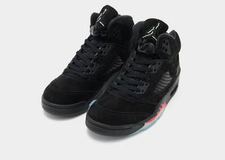 Air Jordan 5 "Halloween" (SKU: HQ7978-001). Photo via JD Sports.