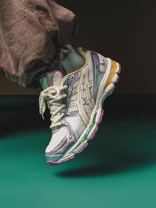 VANDYTHEPINK® x ASICS GEL-KAYANO® 12.1 "Vanilla" Collab. Photo by @ad__sneaks on Instagram.