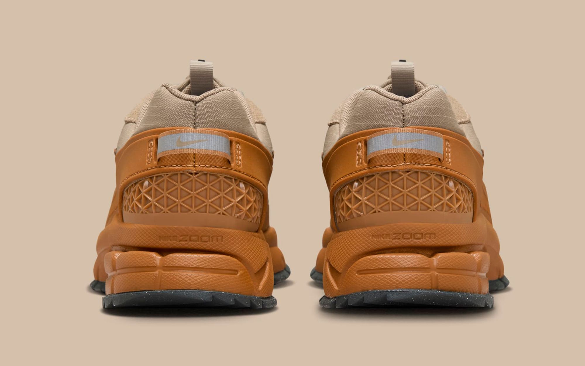 ◆正規品◆NIKE ZOOM VOMERO ROAM FLAX(W)◆関税/送料込◆人気◆ W ZOOM VOMERO ROAM 