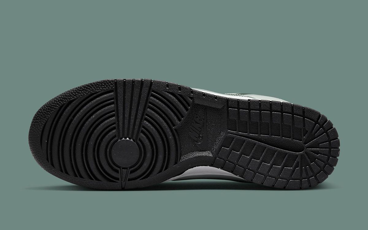 First Looks // Nike Dunk Low “Spray Paint Swoosh” | House of Heat°