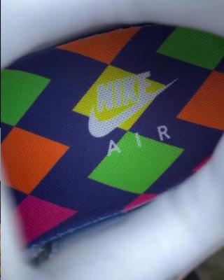 Close-up of the Nike Air Max 95 Woven's diamond-covered insole. Photo via @jasesells on Instagram.