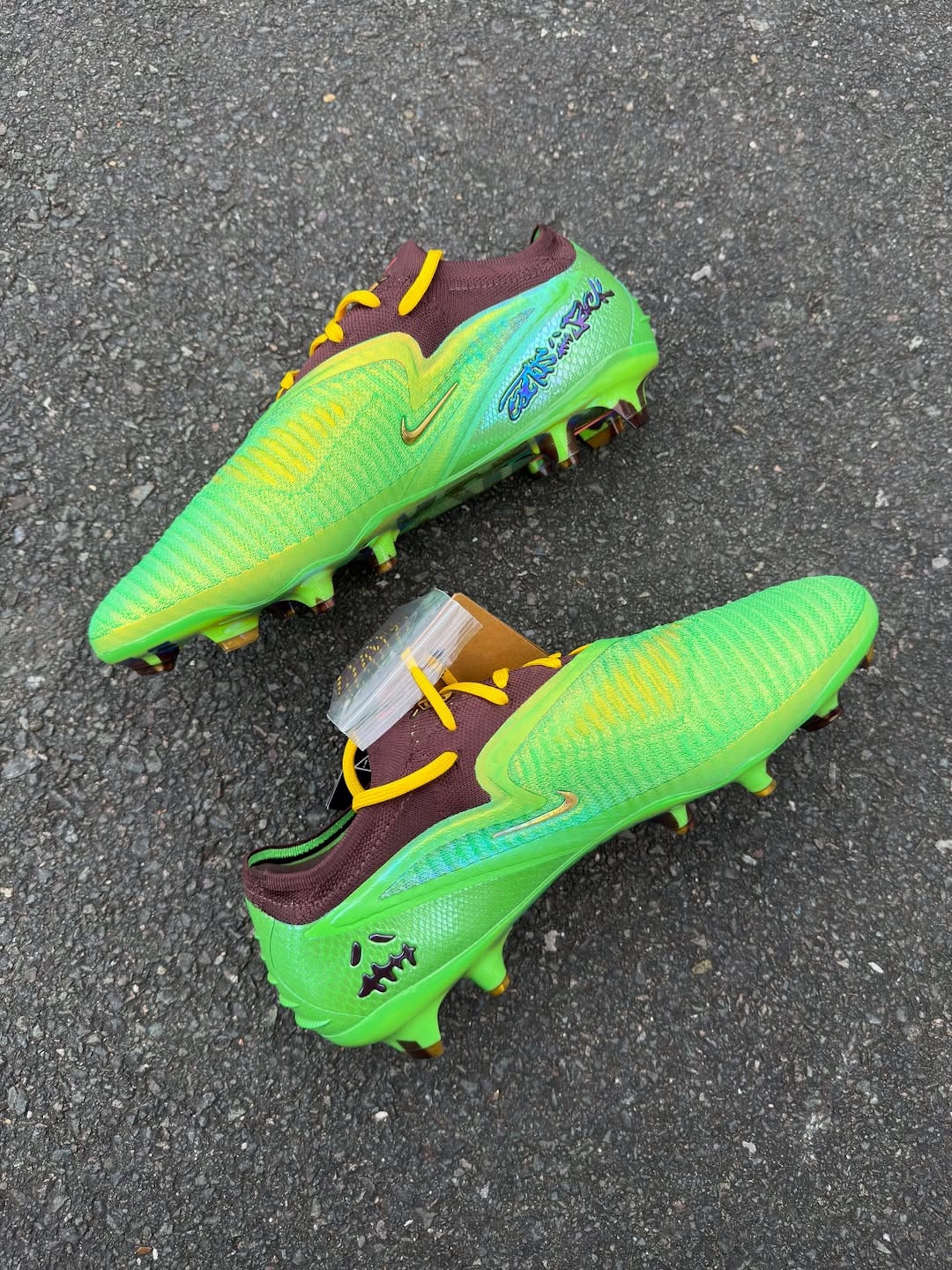 Travis Scott's Nike Phantom 6 Low Elite FG. Photo via @sbootssupply on Instagram.