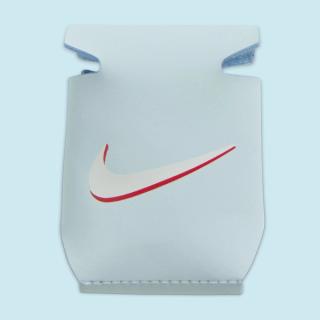 Koozie included with the 2026 "Puerto Rico" Shox R4, done in a light blue, white, and red color scheme. Photo via Nike.