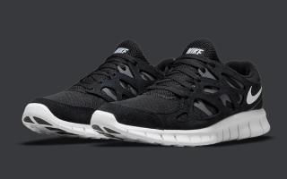 Available Now // Nike Free Run 2 “Black/White”
