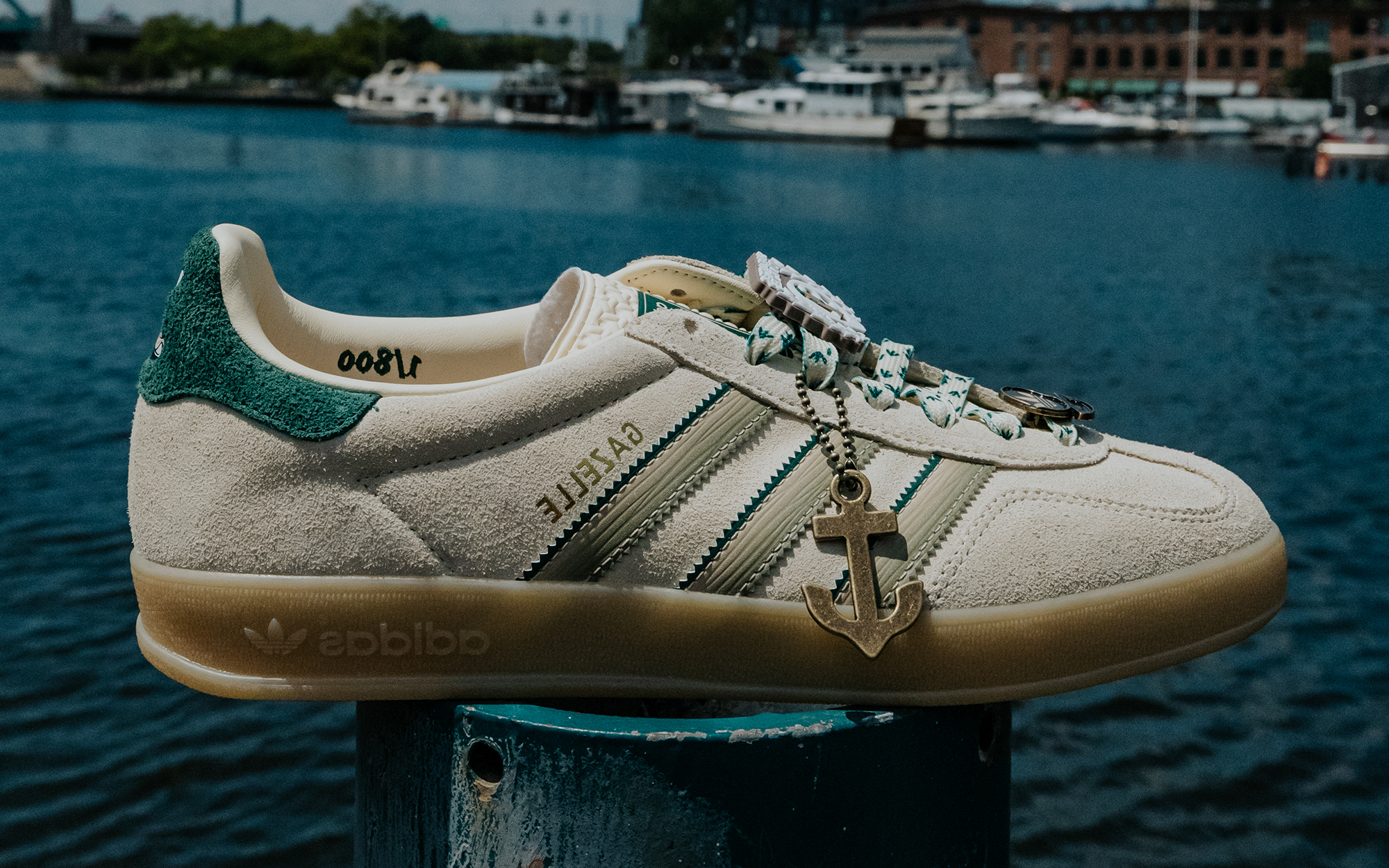 adidasGazelleスニーカー Adidas Men's Gazelle Originals Sizes 6-13 75th Anniversary Gold