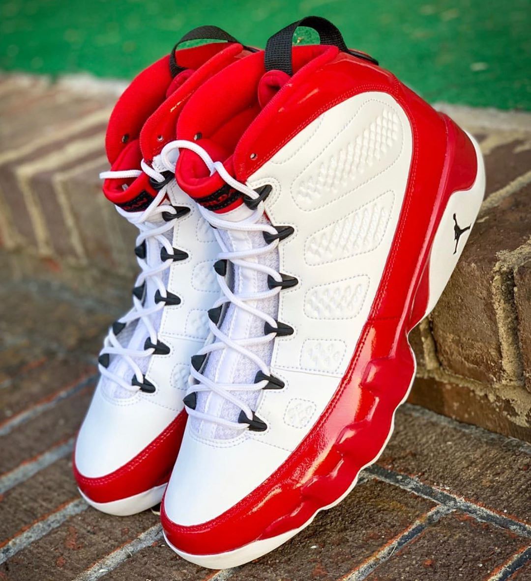 Gym red jordan 9s online