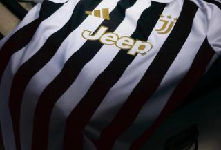 Juventus 26/27 adidas Home Authentic Short-Sleeve Jersey, featuring a white, black, and gold color scheme.