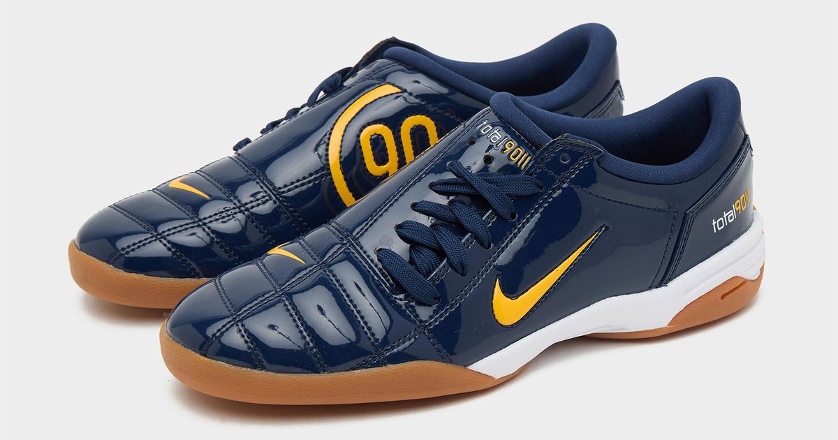 Nike Total 90 III “Midnight Navy” Channels Wolverines Energy 