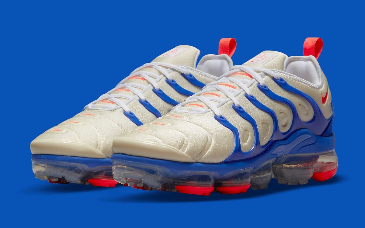 Red blue clearance white vapormax plus