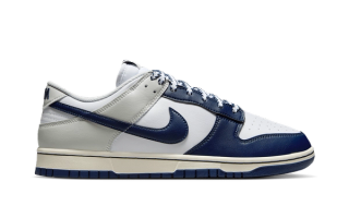 Nike Dunk Low "Yankees"