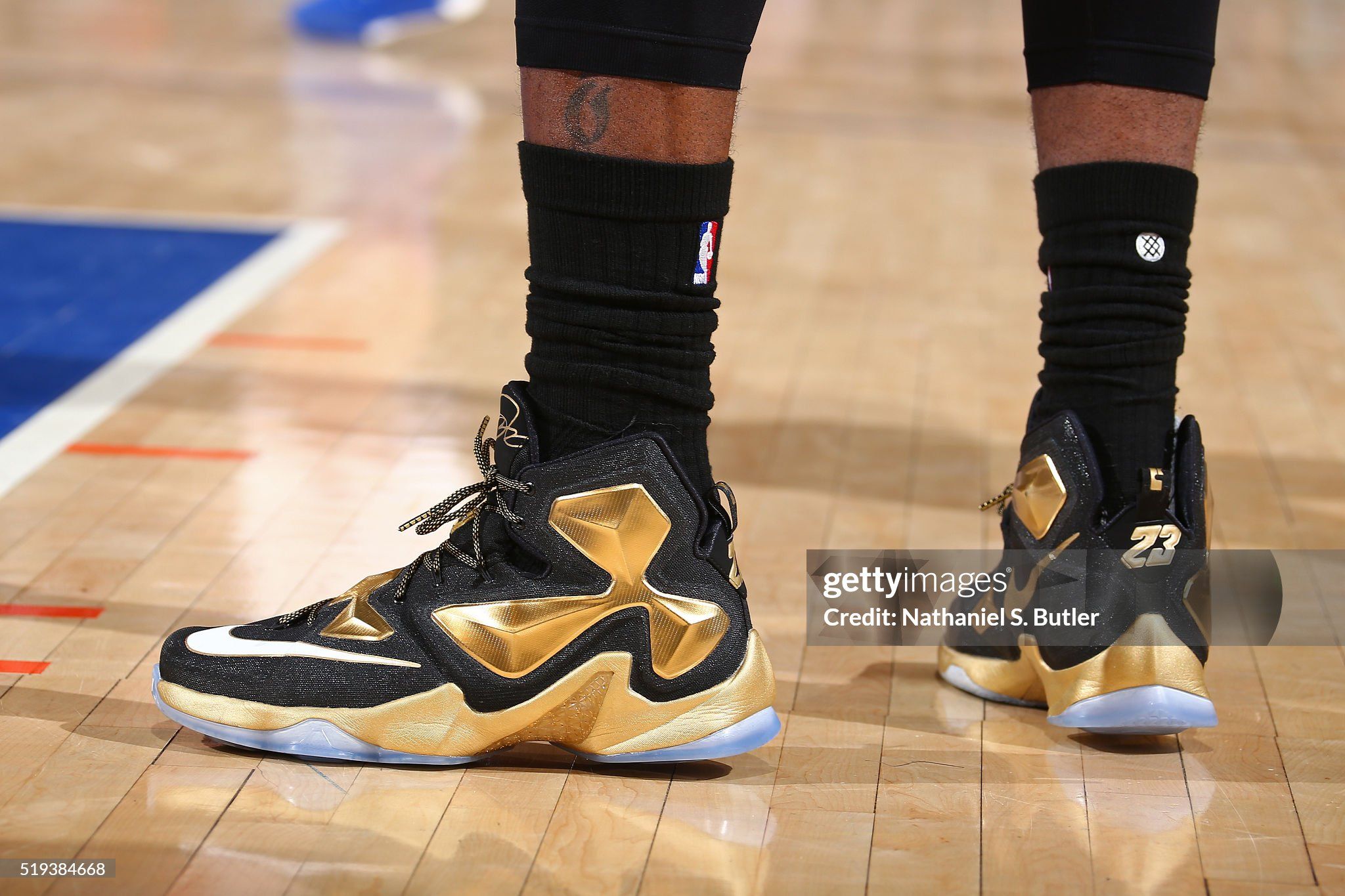  LeBron-James-Wearing-Nike-LeBron-13-Grammy-PE-March-26-2016