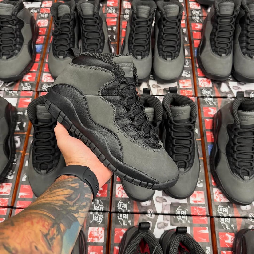 マーシャドーAR 10枚 First Look: Air Jordan 10 
