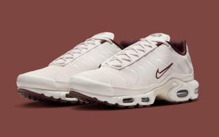 The Nike Air Max Plus Appears In "Burgundy Crush" and "Light Bone"