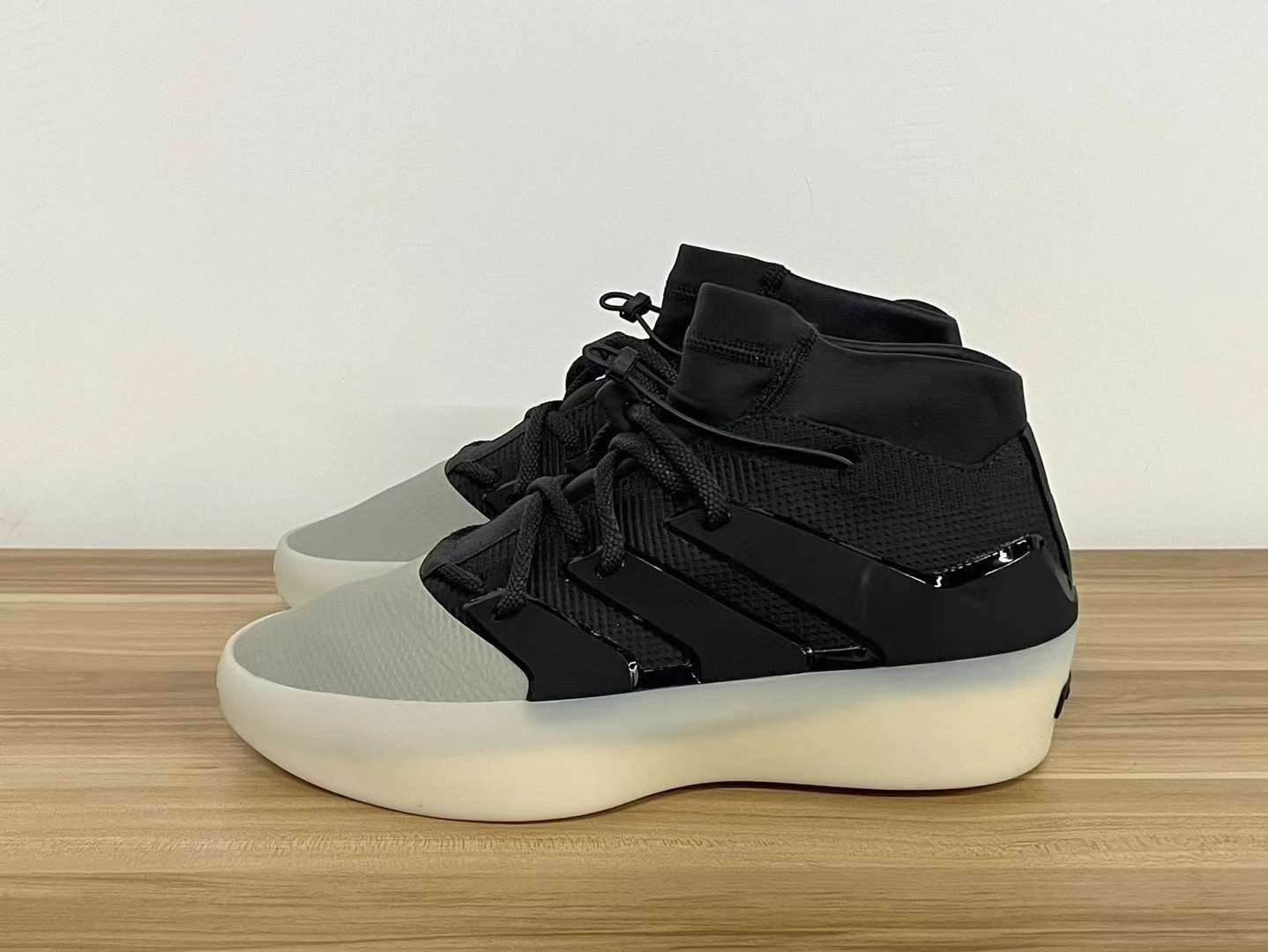 送料無料産直 FEAR OF GOD ATHLETICS adidas 26cm - 靴