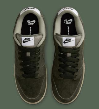 Top-down view of the Nike SB Dunk Low Pro B in a "Sequoia/Oil Green" color scheme.