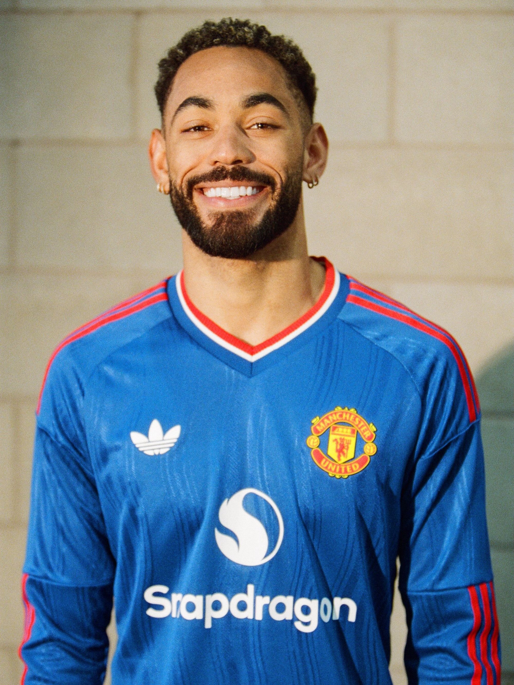 Matheus Cunha for Manchester United 26/27 Away kit by adidas. Photo via Manchester United.