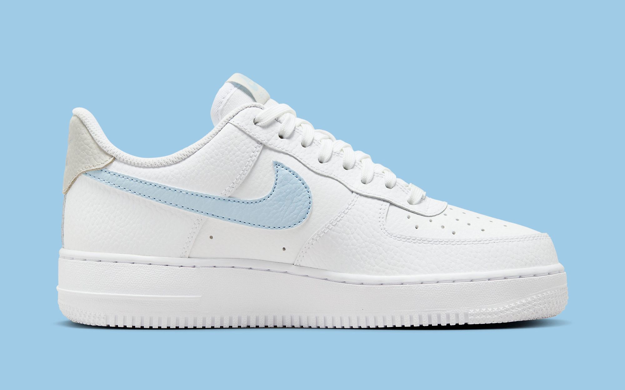 More Mini Swooshes Appear on the Air Force 1 Low | House of Heat°