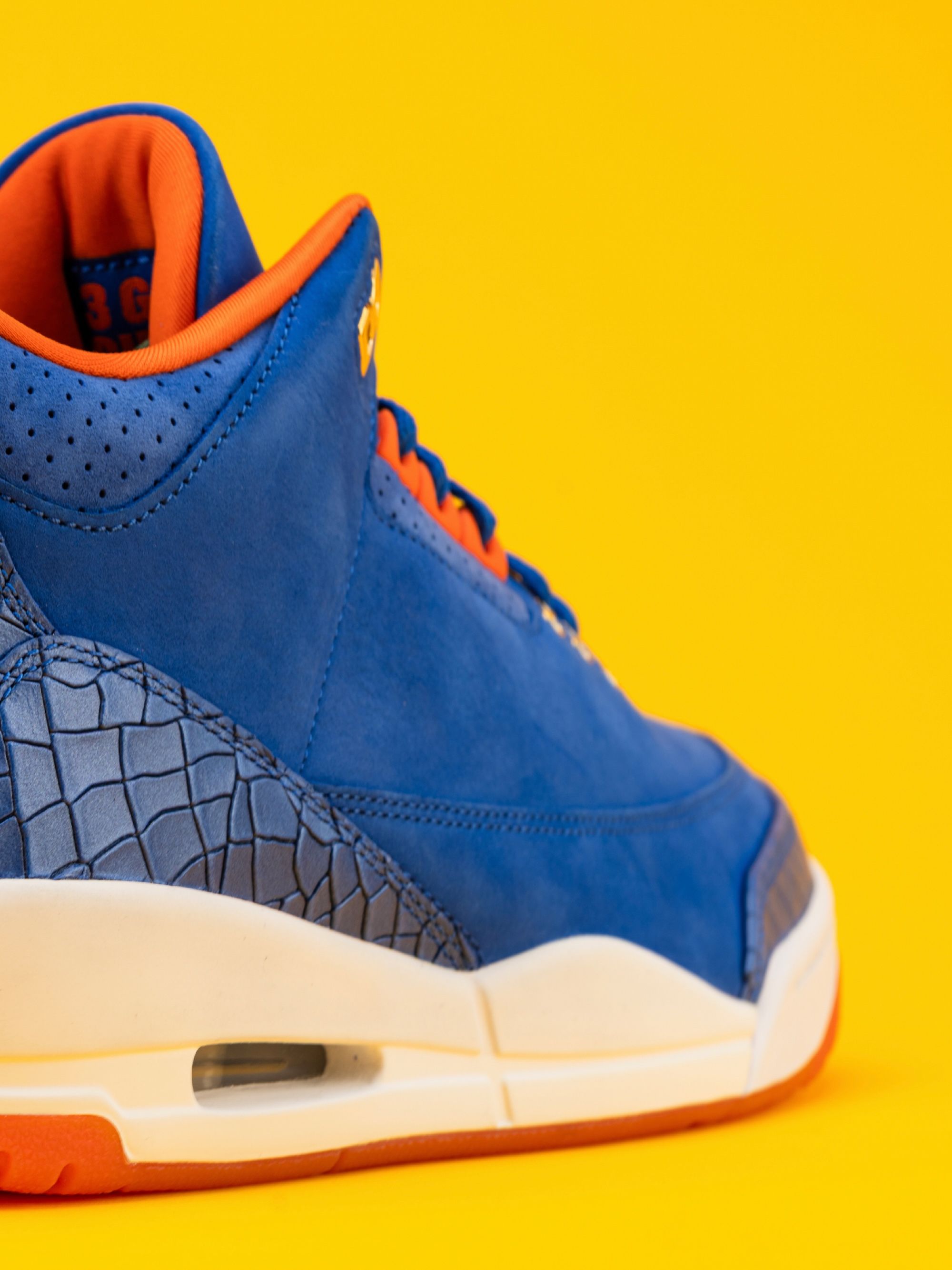 Air Jordan 3 P.E. gifted to the Florida Gators Men's Basketball Team for winning the NCAA 2024-2025 Championship. Photo via Instagram user @EnglishSole.