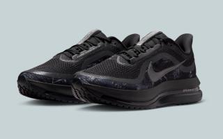 Realtree Edge&reg; Nike Pegasus Premium "Off Noir" running sneaker.