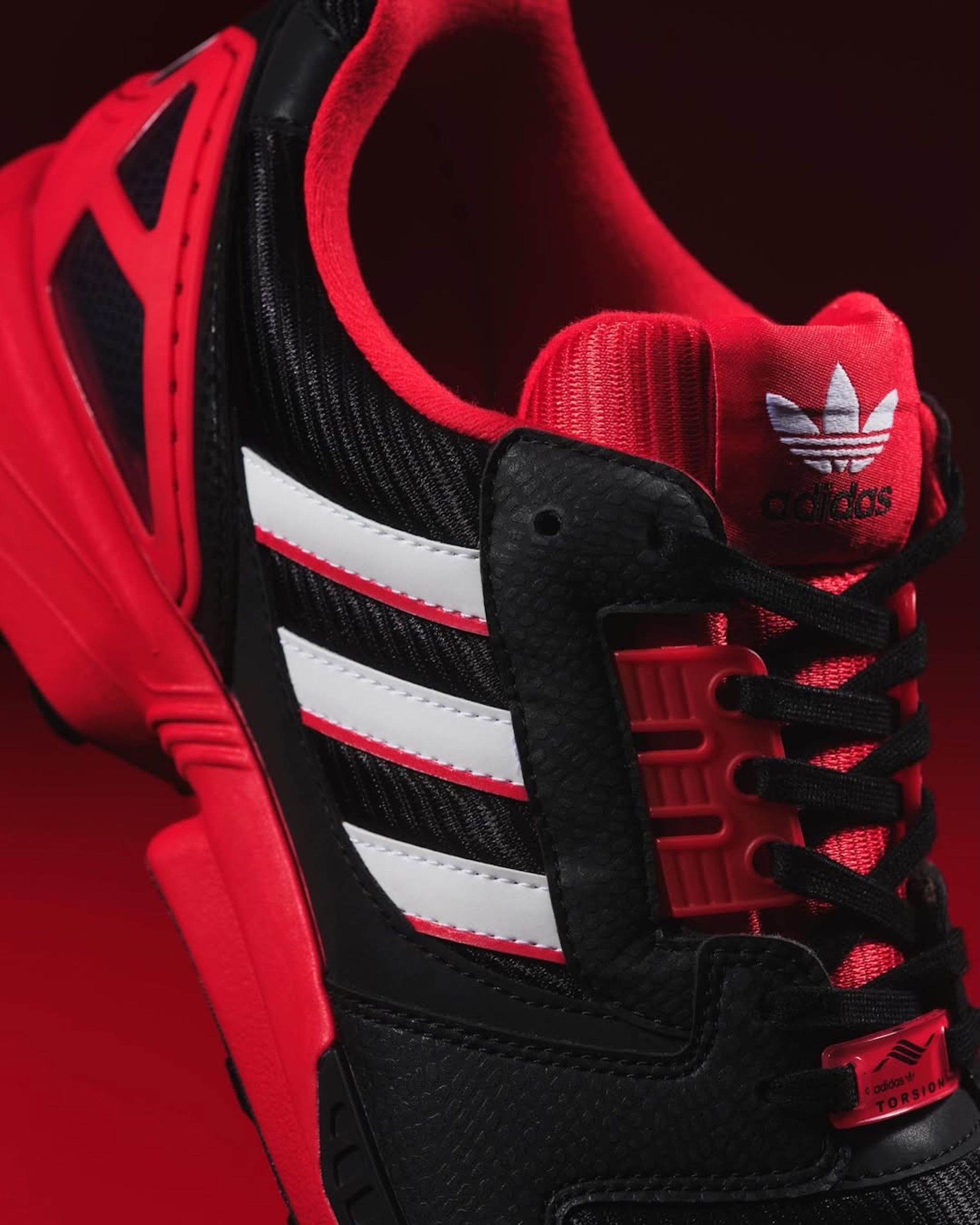 シューズ predator  atmos Brings the ZX 8000 & Predator Mania Together on New Collab